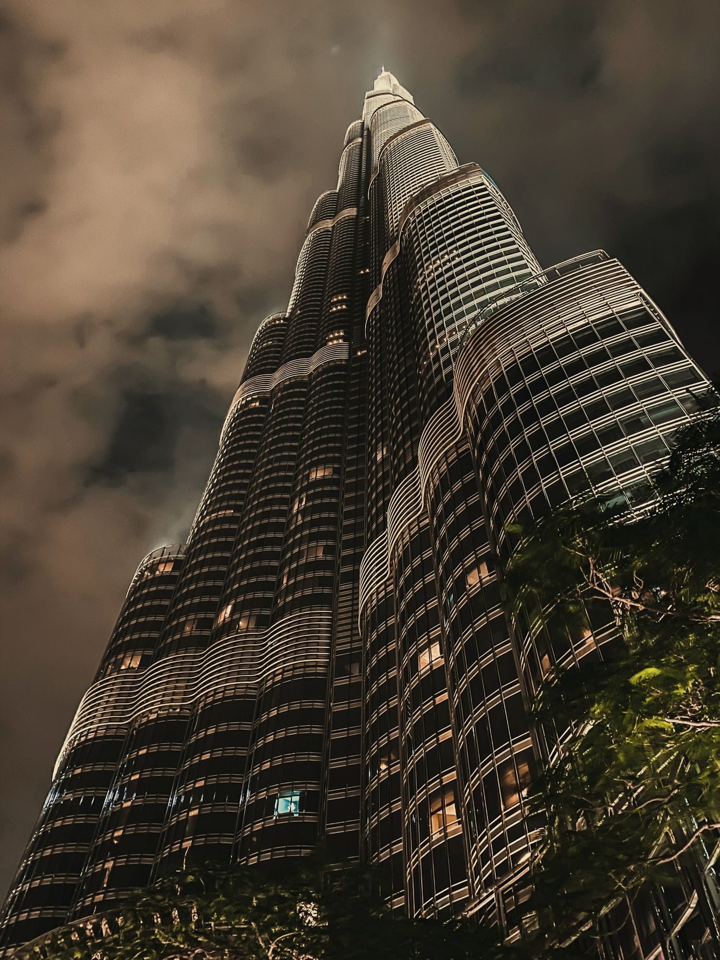 Burj Khalifa iluminado à noite, Dubai